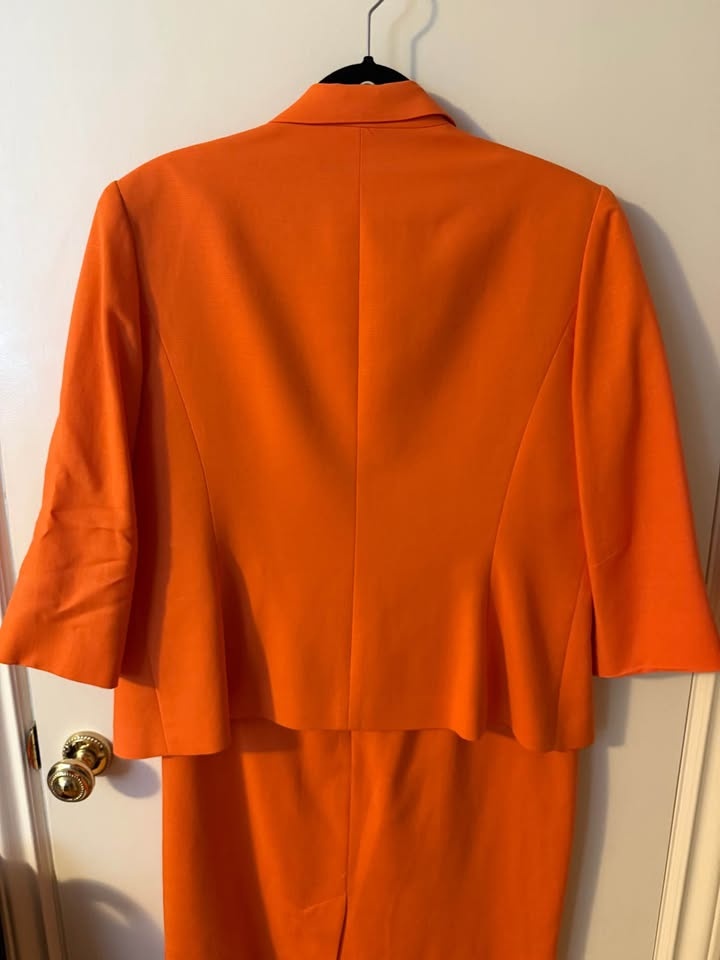 Holt Renfrew Ladies Suit Set - Size 12 - Orange - photo 2