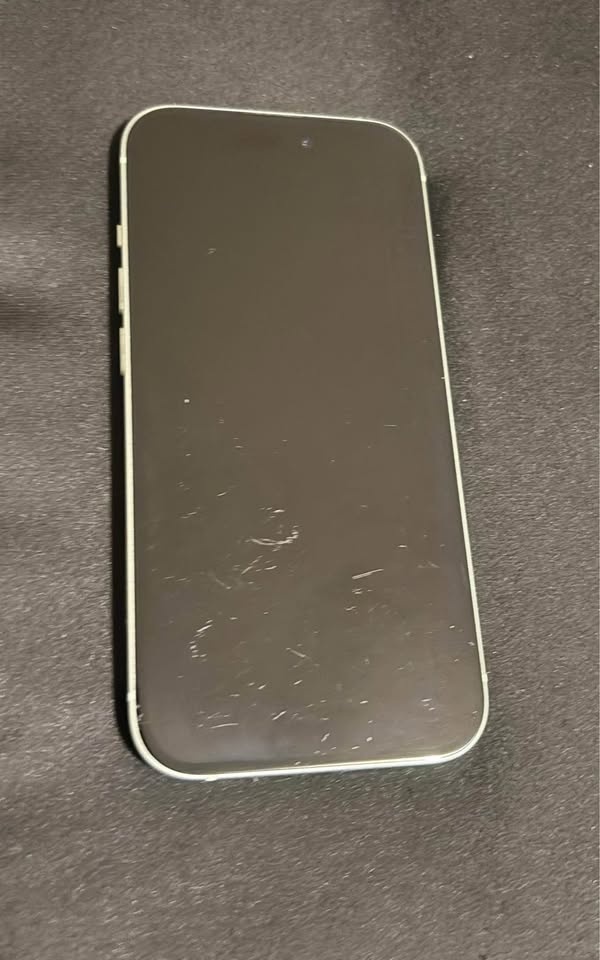 Mint Green iPhone 15 - photo 3