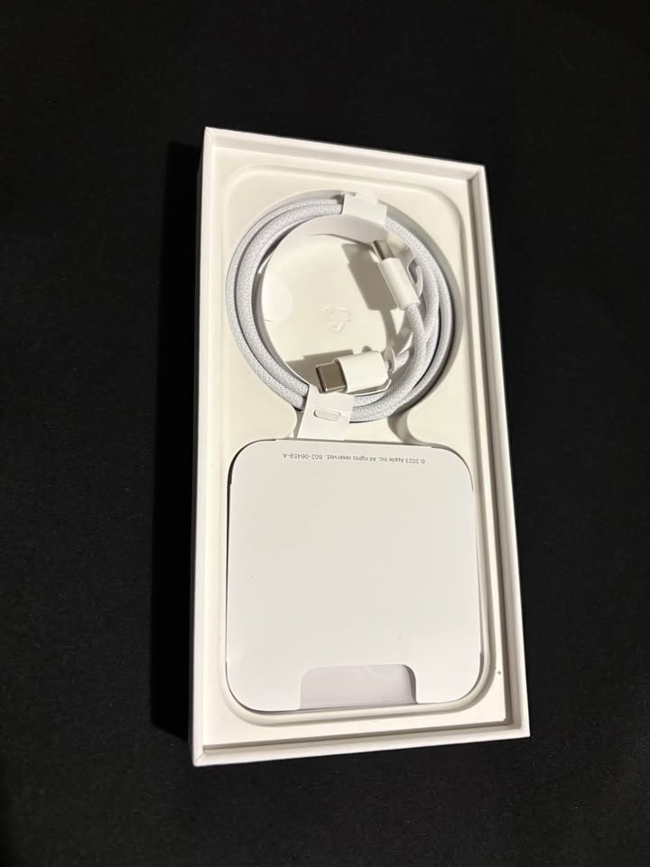 Mint Green iPhone 15 - photo 4