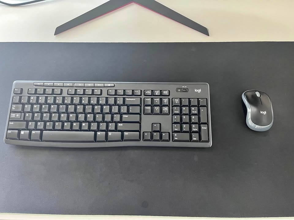 Logitech Wireless Keyboard & Mouse Set – LIKE NEW