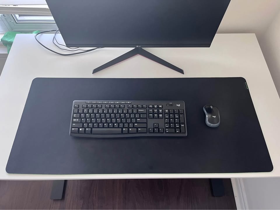 Razer Gigantus Gaming Table Mat– LIKE NEW - photo 2