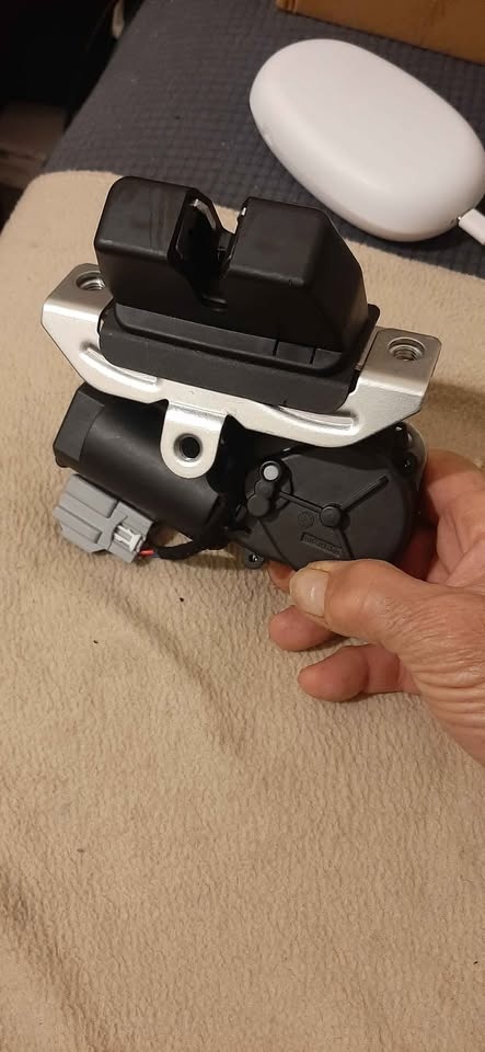 Ford Power Liftgate Latch Actuator Assembly - photo 4