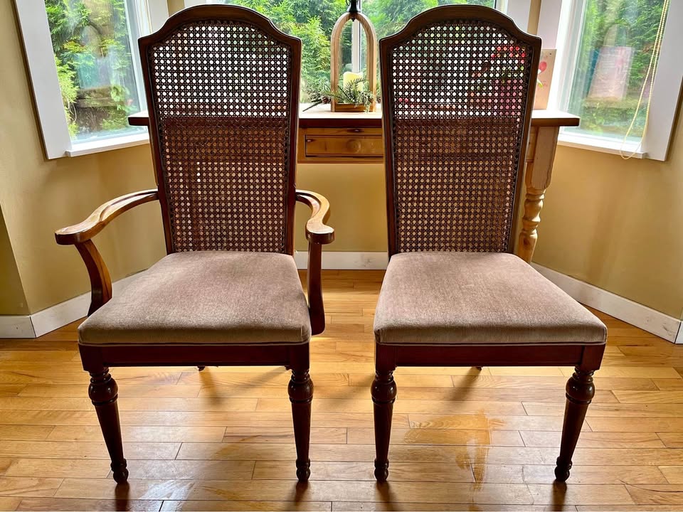Set of 6 Wooden Dining Room Chairs