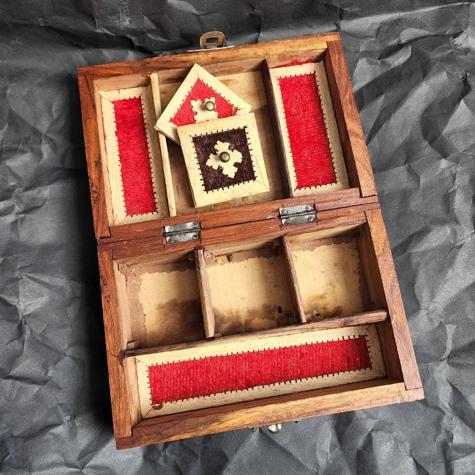Antique Vintage Hand Carved Ornate Wood box - photo 5