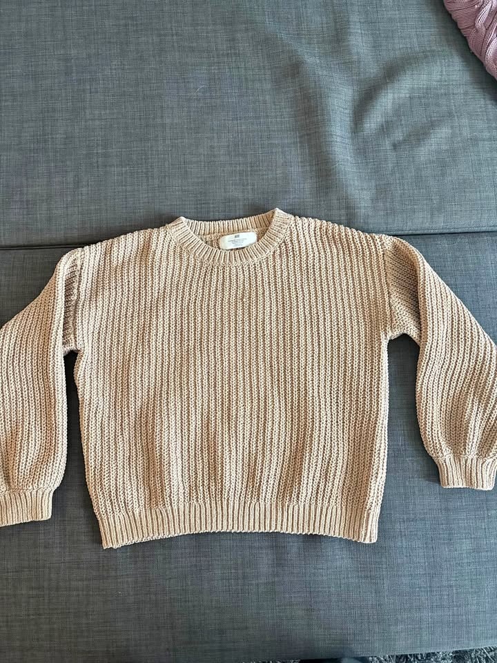 H&M fancy sweater girls