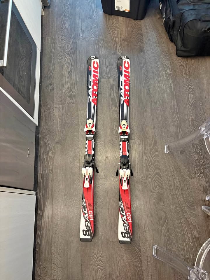Ski Atomic race 8 140