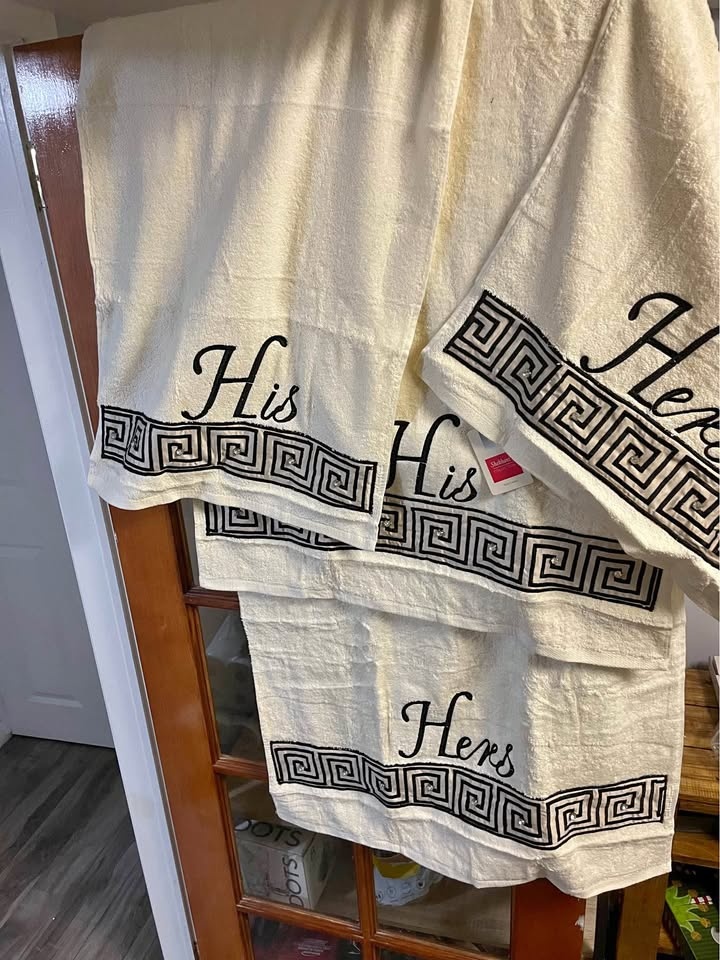 Brand New bath face hand towel set cream color 4 pieces