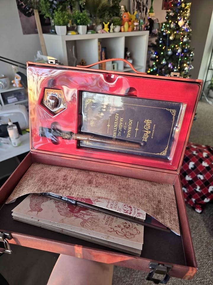 Harry Potter: Hogwarts Trunk Collectible Set