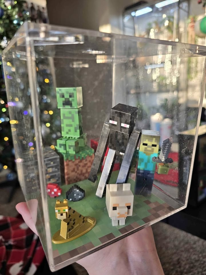 Minecraft figures creeper zombie enderman