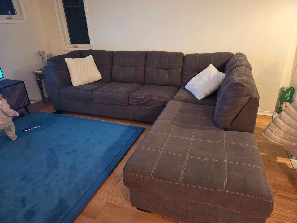 Ashley sectional - photo 3