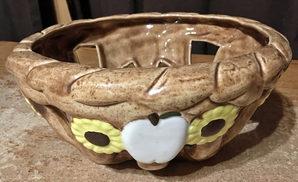 VINTAGE 1980 GOOD TIME MOLDS APPLE FLOWERS BASKET BOWL