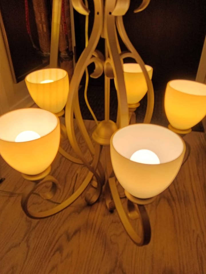 Vintage Epoch Chandelier, 5 lights $70 (retail $120) - photo 4