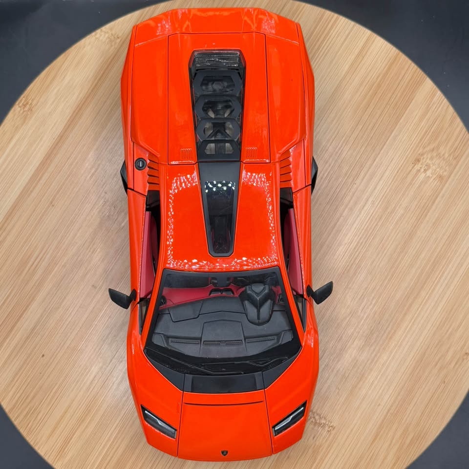 MAISTO LAMBORGHINI COUNTACH LPI 800-4 - photo 5