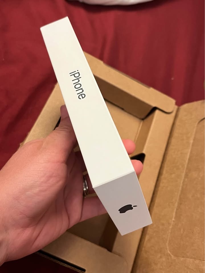 iPhone 17 brand new in unopened box!! - photo 2