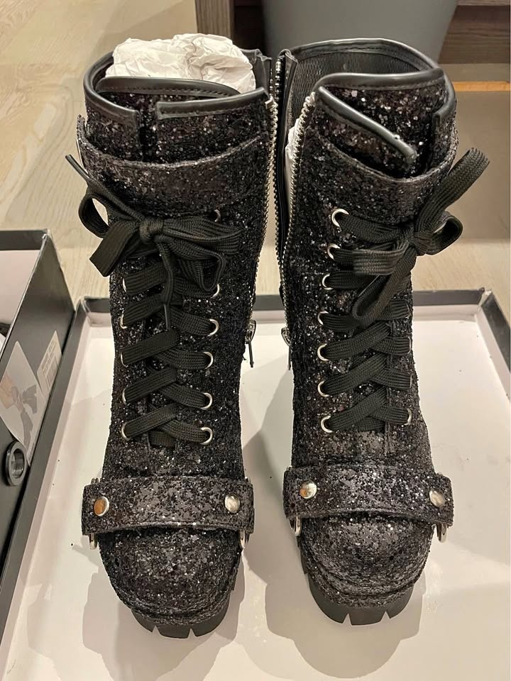 Platform Boots in excellent condition