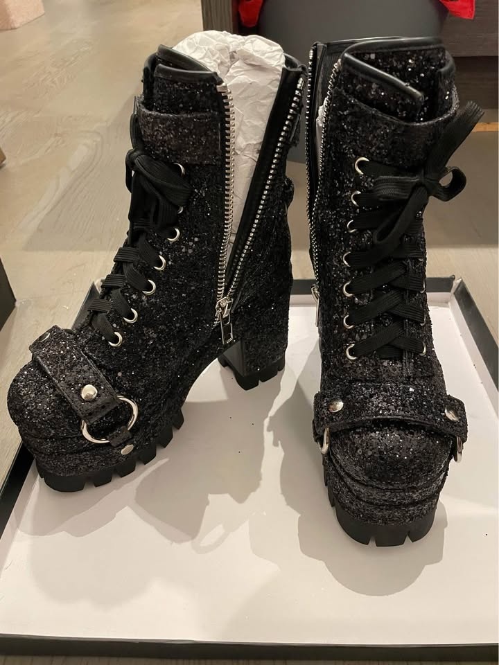 Platform Boots in excellent condition - photo 2