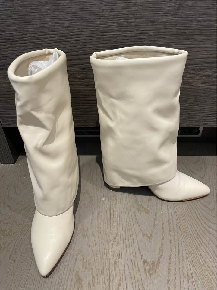Mid-calf foldover boots in excellent condition - photo 3
