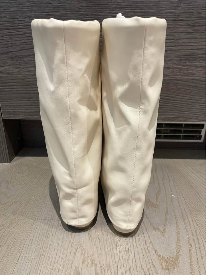 Mid-calf foldover boots in excellent condition - photo 4