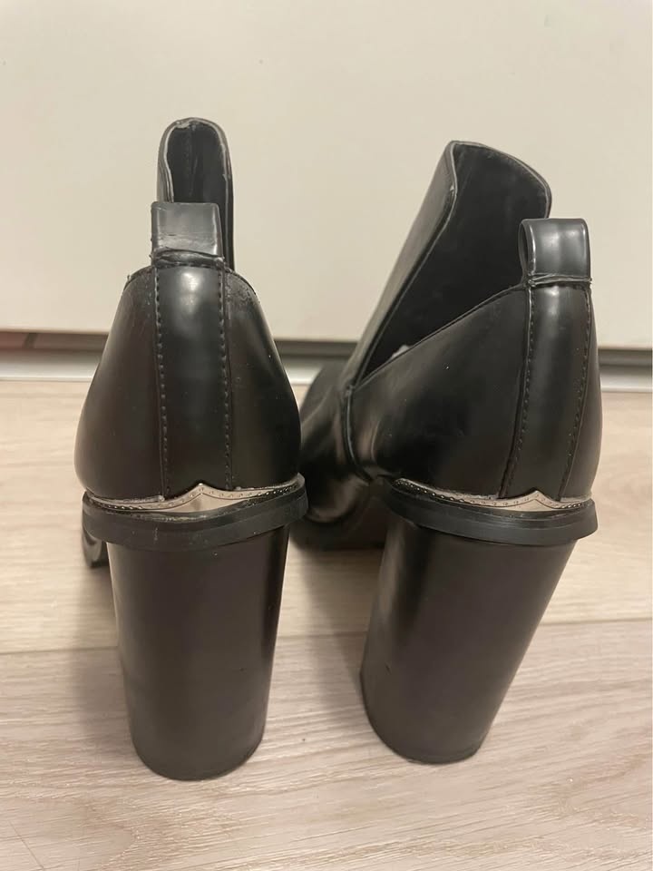 Black chunky heeled booties - photo 2
