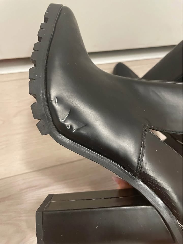 Black chunky heeled booties - photo 3