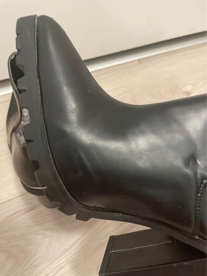 Black chunky heeled booties - photo 5