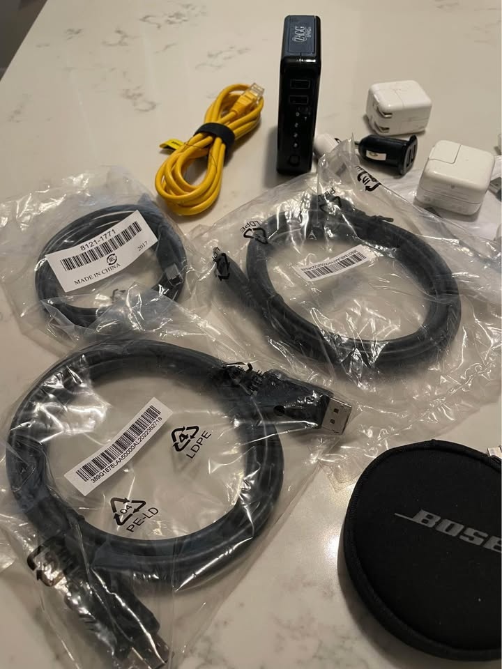Box of Randome Cords & Zagg Charger - photo 2