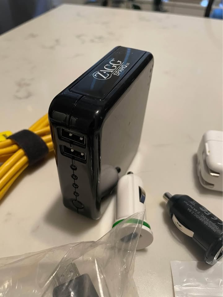 Box of Randome Cords & Zagg Charger - photo 3