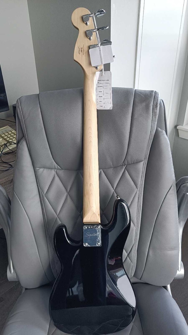 Squier Mini Precision Bass guitar - photo 5