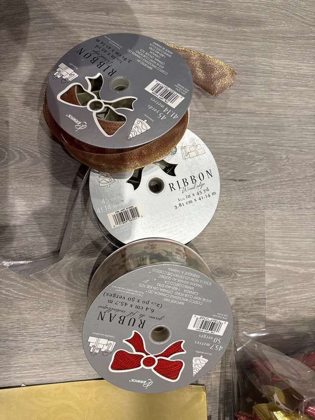 Gift Wrapping Lot - photo 3