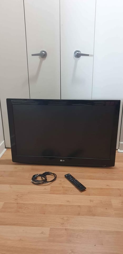 LG TV 37 Inches
