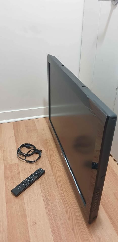 LG TV 37 Inches - photo 2