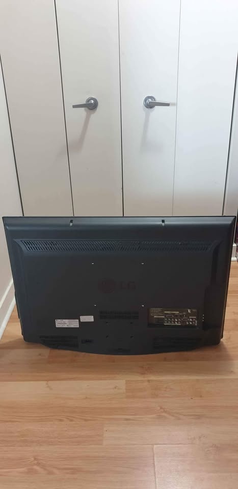 LG TV 37 Inches - photo 3