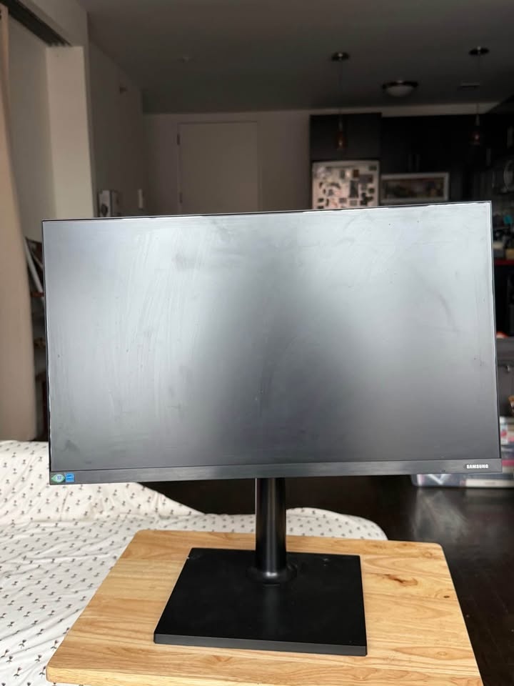 MOVE OUT SALE: Samsung 24-inch Full HD Professional Monitor - photo 2