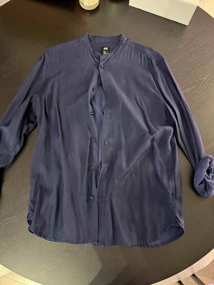 H&M men's silk blend collar shirt in navy blue (L)