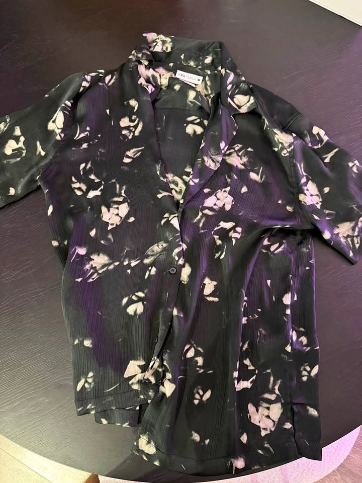Zara black and off-white floral print button-up shirt (M)