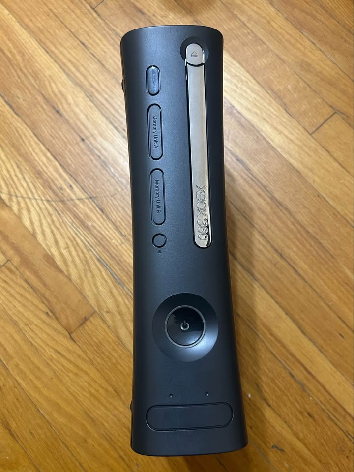 Xbox 360 with Xbox Games, controllers and wires included. - photo 4