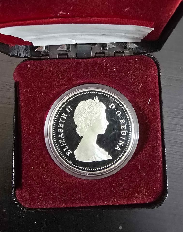 1986 and 1987 Canadian silver dollars. - photo 2