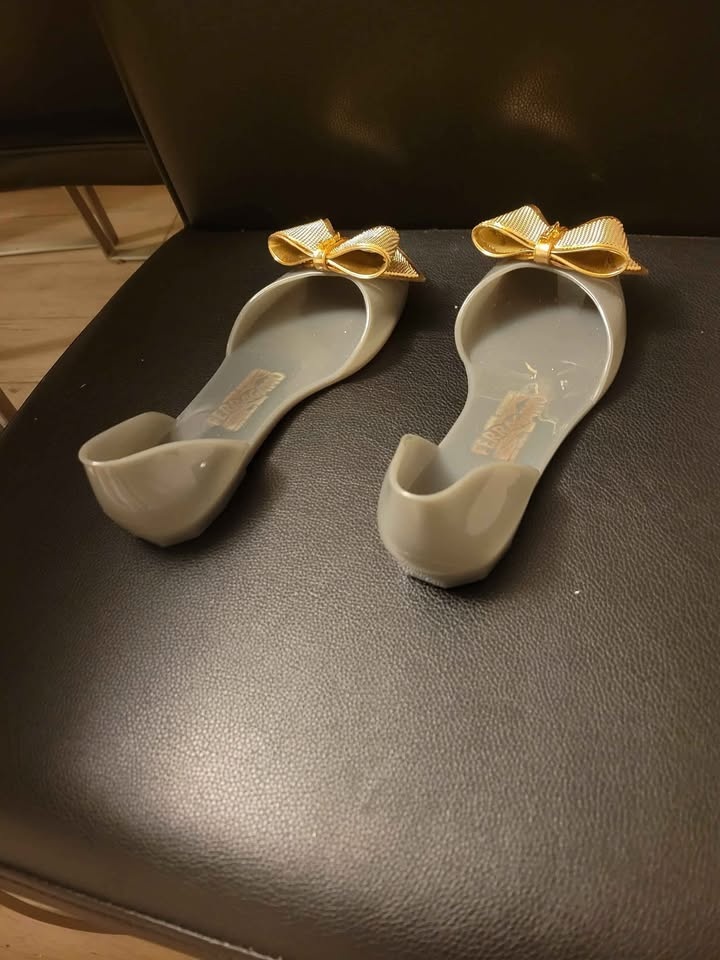 Ferragamo Barbados Jelly Flats - photo 3