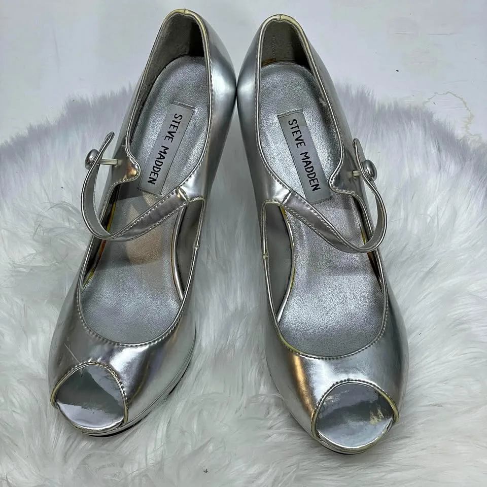 Size 6 1/2 Steven madden silver open toe high heel sandles thumbnail