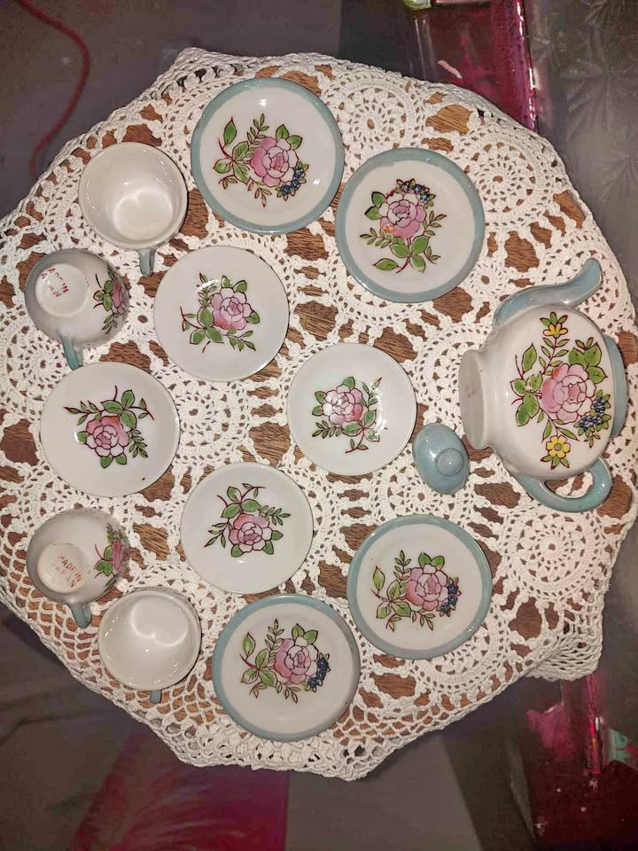 Miniature Japanese tea set