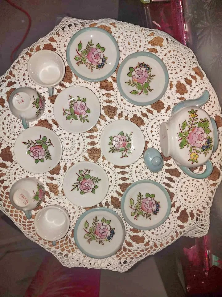 Miniature Japanese tea set thumbnail