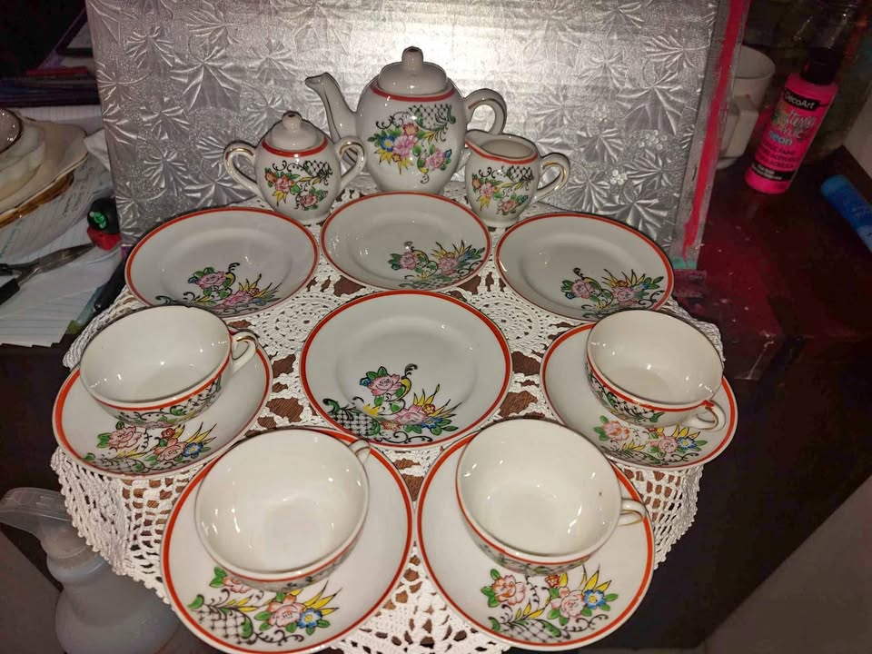 Kids 1930 tea set