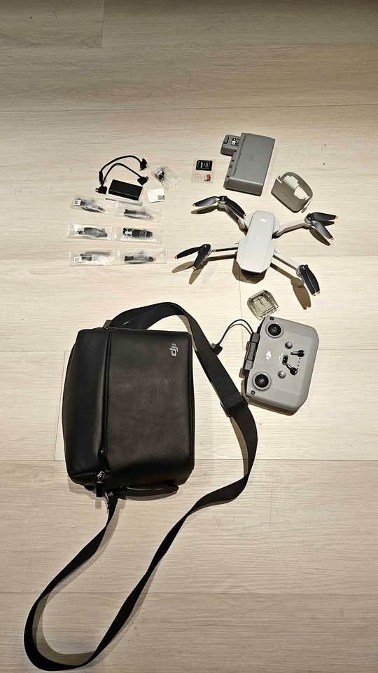 DJI Mini 2 Fly More Combo - Like New, Ready to Fly!
