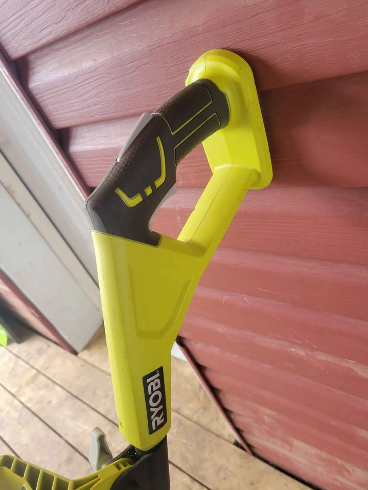 Ryobi 18v weed wacker/edger - photo 3