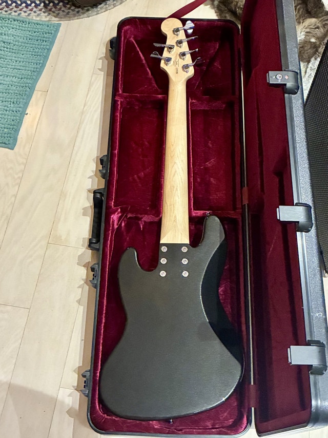 Squier Affinity VI Jazz Bass - photo 3