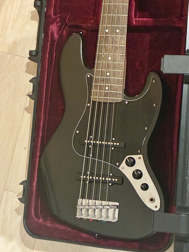 Squier Affinity VI Jazz Bass - photo 4
