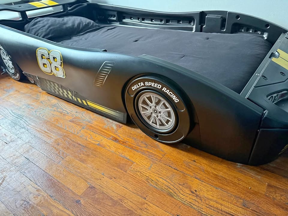 Delta Children Twin Bedroom Race Car Bed