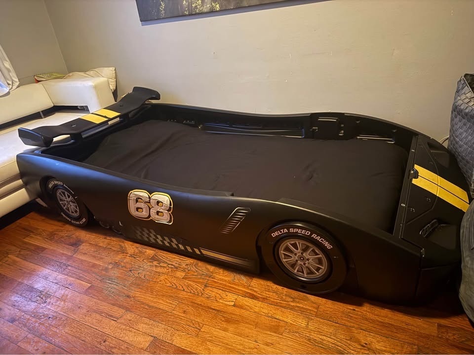 Delta Children Twin Bedroom Race Car Bed - photo 5
