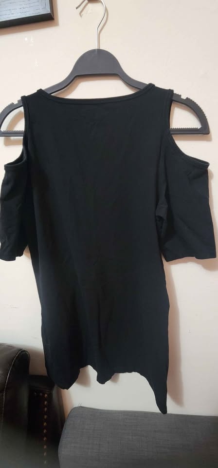 Torrid Foxy Vneck zip front cold shoulder top - photo 3