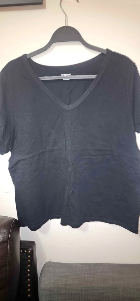 Old Navy black Vneck top
